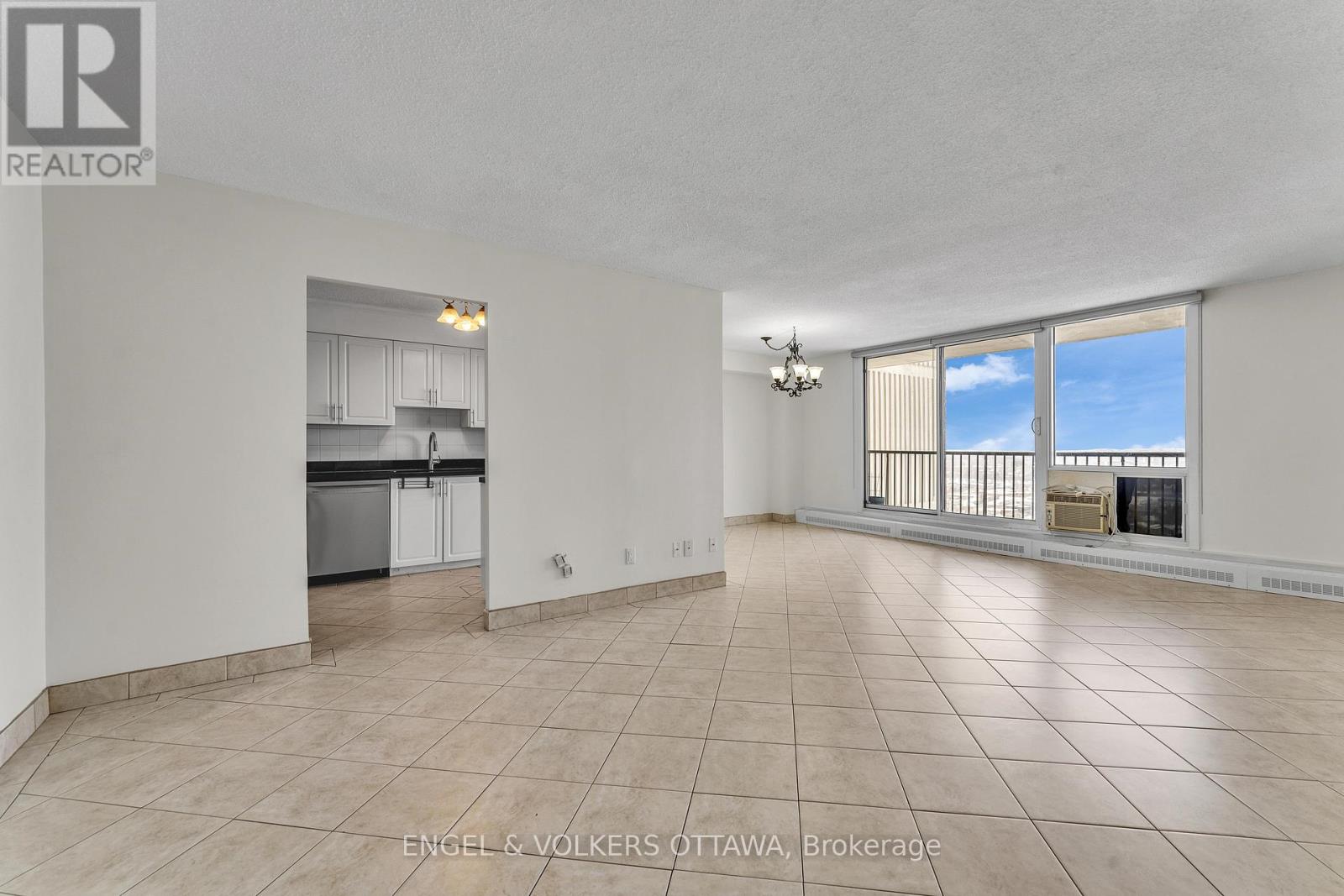 2002 - 665 Bathgate Drive, Ottawa, Ontario  K1K 3Y4 - Photo 3 - X12891018