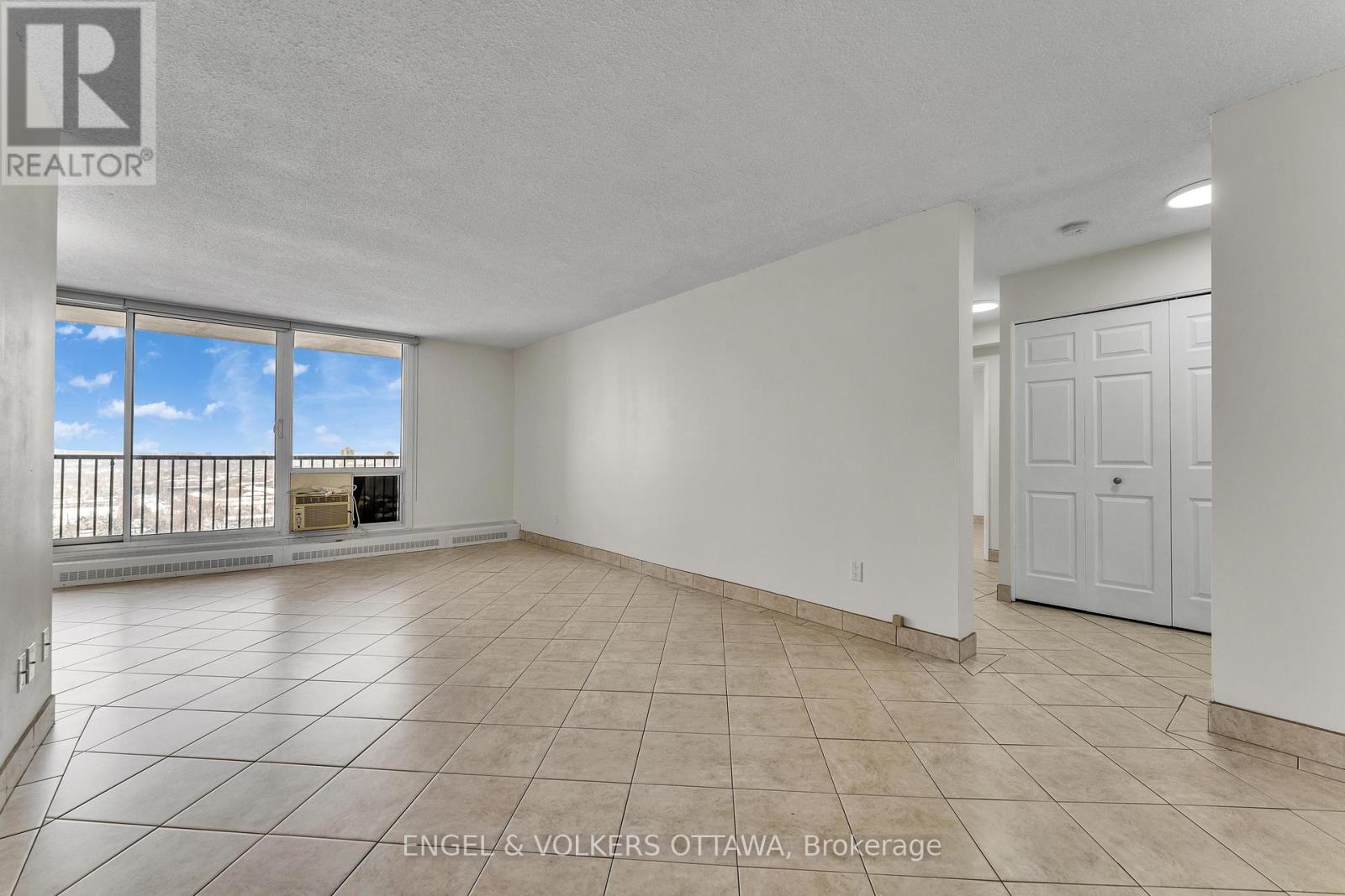 2002 - 665 Bathgate Drive, Ottawa, Ontario  K1K 3Y4 - Photo 4 - X12891018