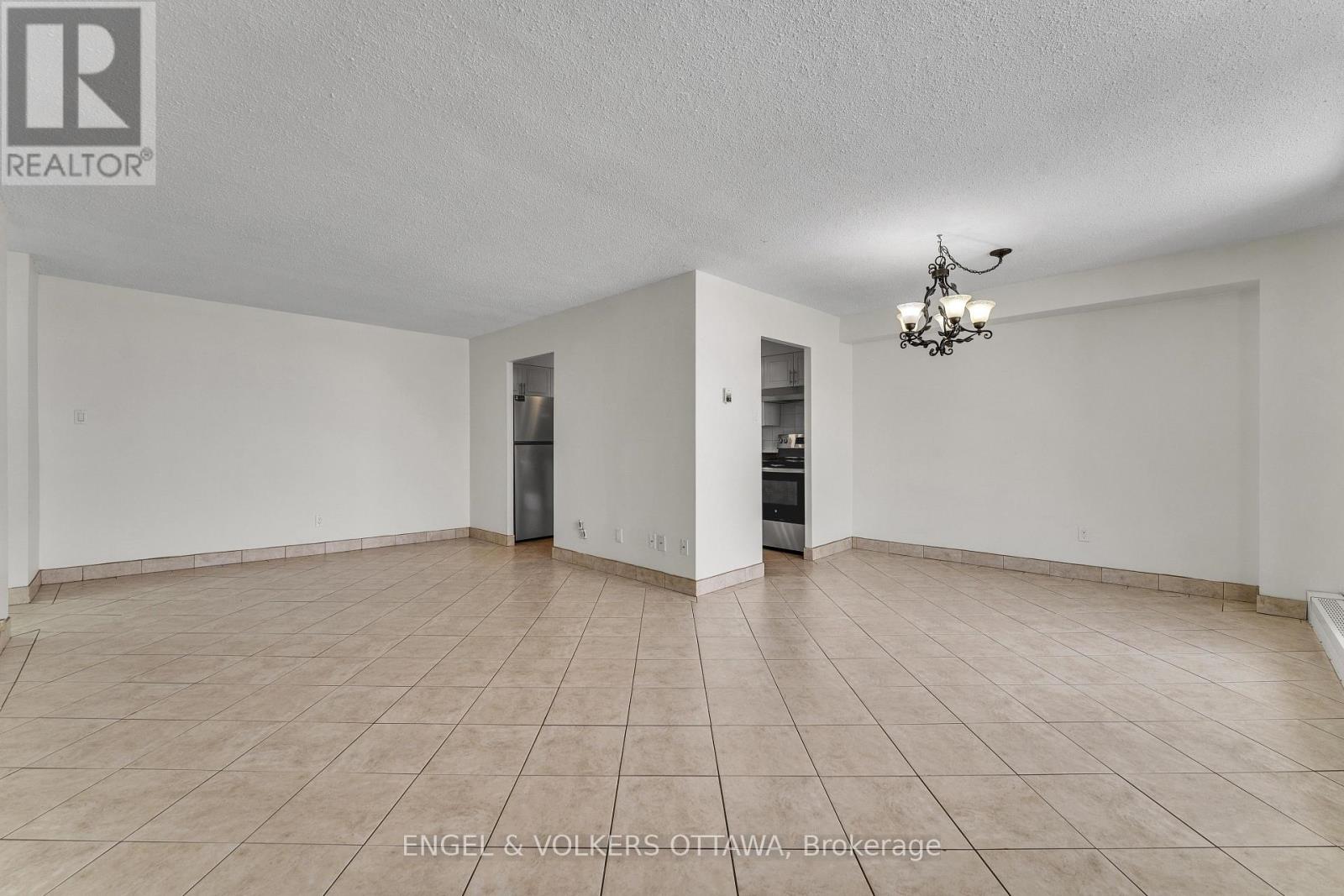 2002 - 665 Bathgate Drive, Ottawa, Ontario  K1K 3Y4 - Photo 7 - X12891018