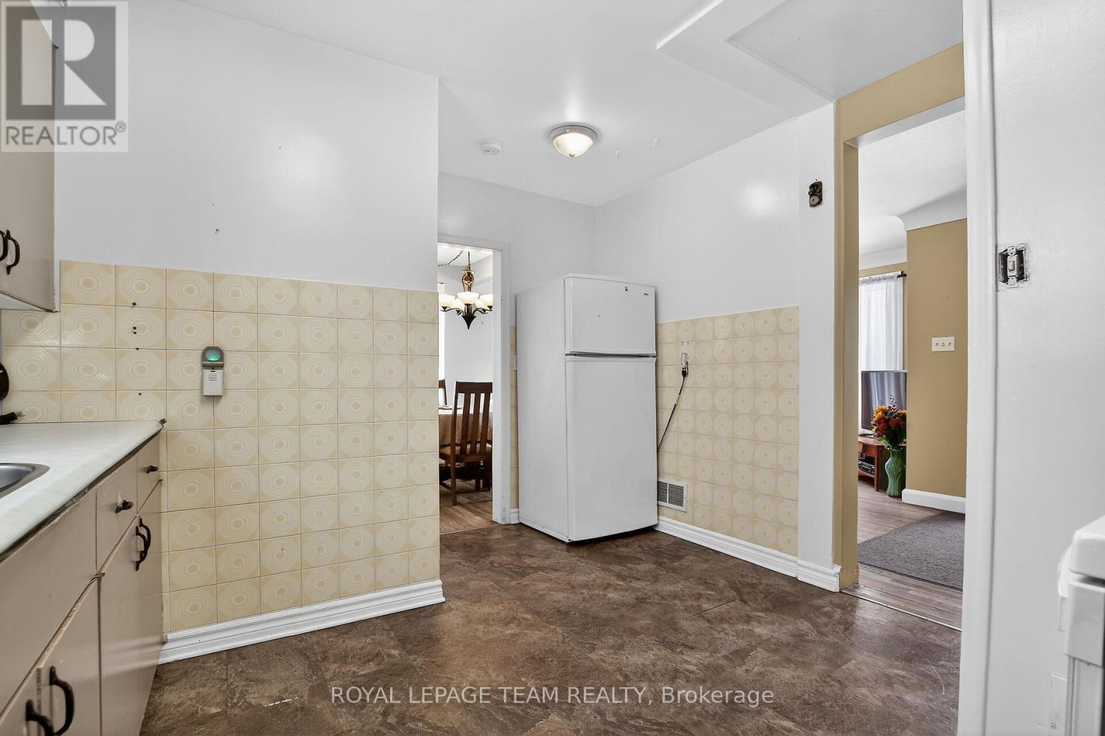 36 Rita Avenue, Ottawa, Ontario  K2G 2G6 - Photo 15 - X12891038