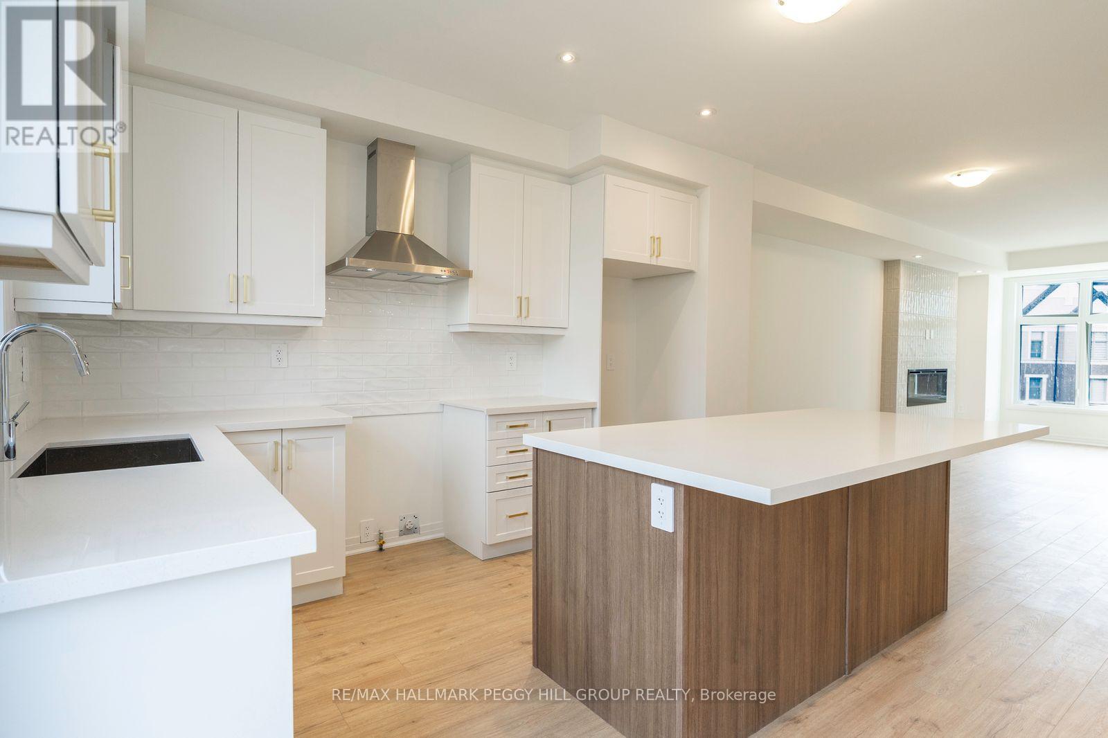 38 Brandon Crescent, New Tecumseth (Tottenham), Ontario  L0G 1W0 - Photo 3 - N12890786