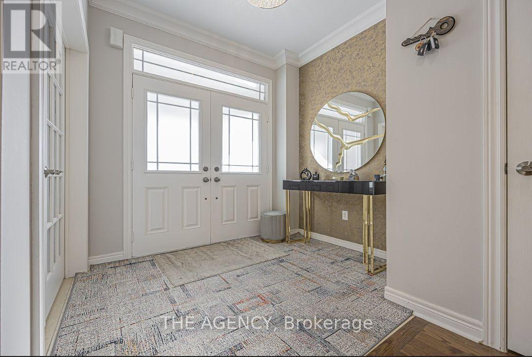 48 Tonner Crescent, Aurora, Ontario  L4G 0G6 - Photo 2 - N12890922