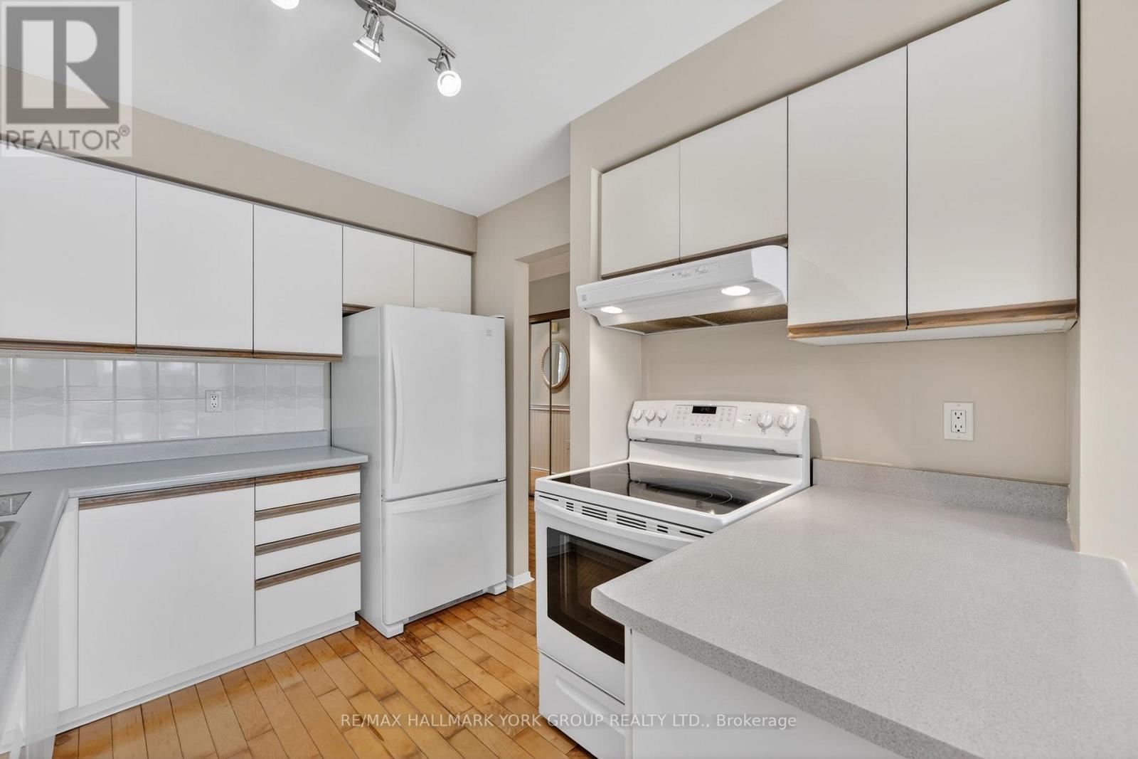 890 Caribou Valley Circle, Newmarket, Ontario  L3X 1X1 - Photo 5 - N12891052