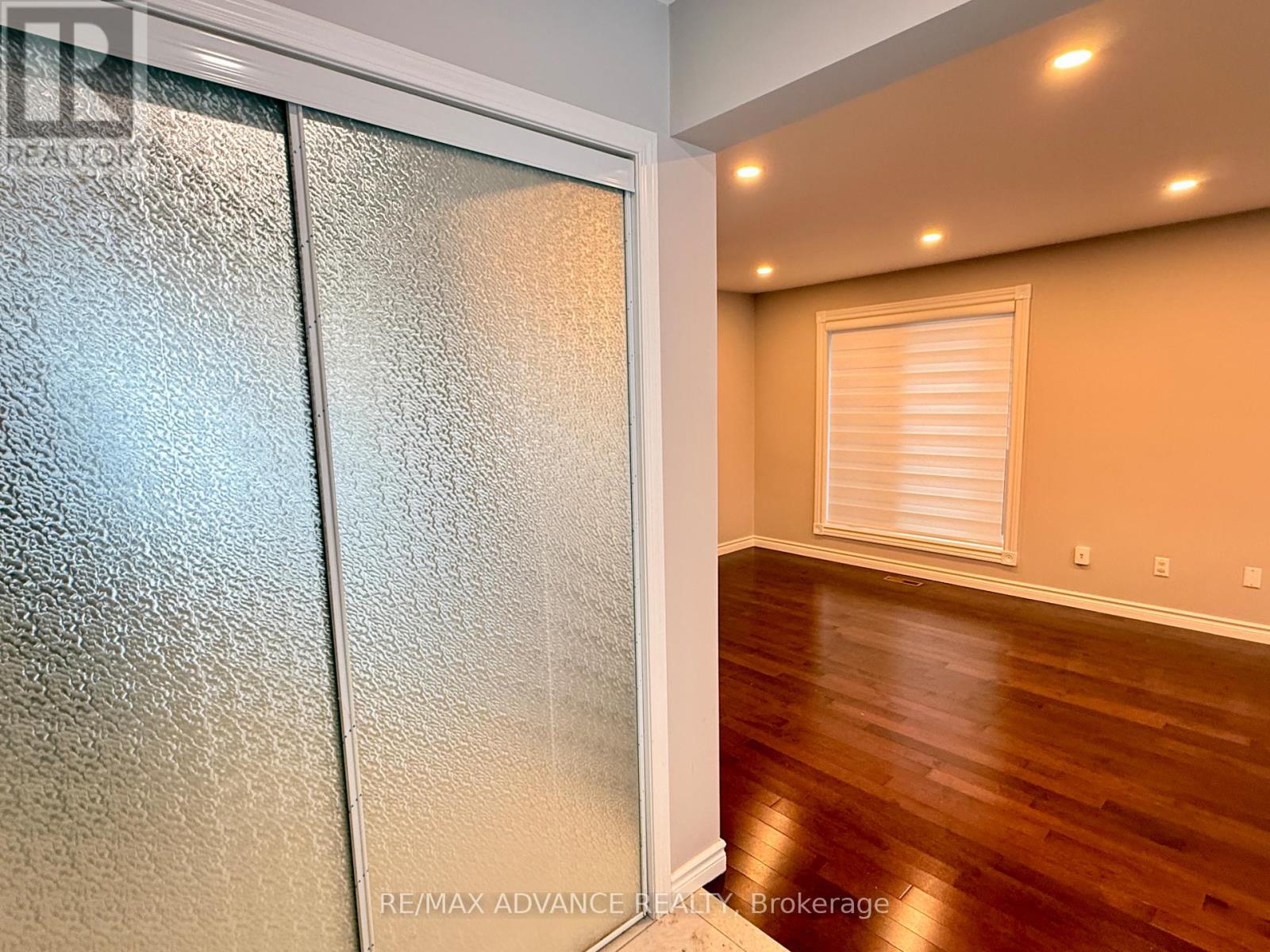 69 Aries Crescent, Markham, Ontario  L6C 2B7 - Photo 4 - N12891068