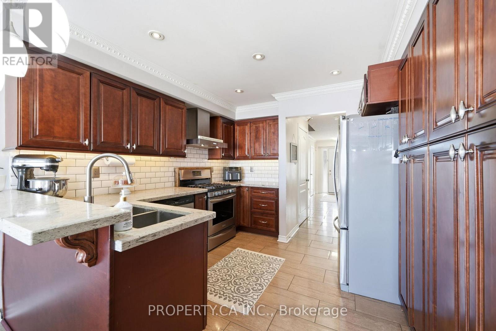 72 Beaverbrook Crescent, Vaughan, Ontario  L6A 3T3 - Photo 11 - N12891074