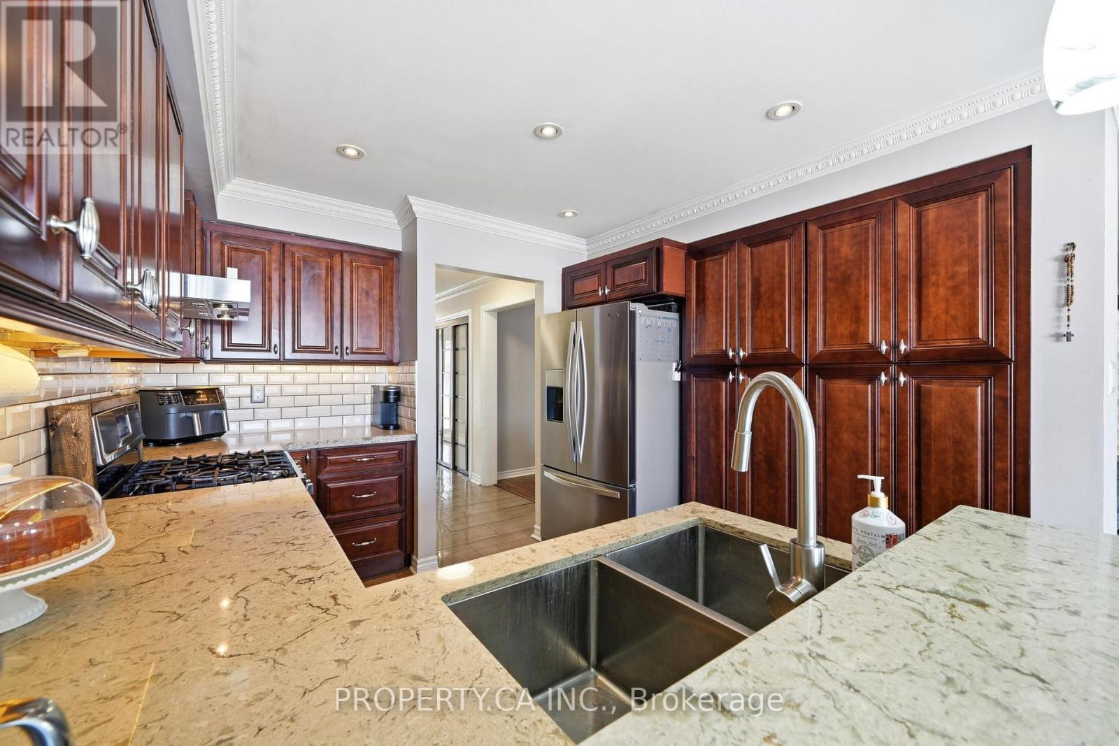 72 Beaverbrook Crescent, Vaughan, Ontario  L6A 3T3 - Photo 12 - N12891074