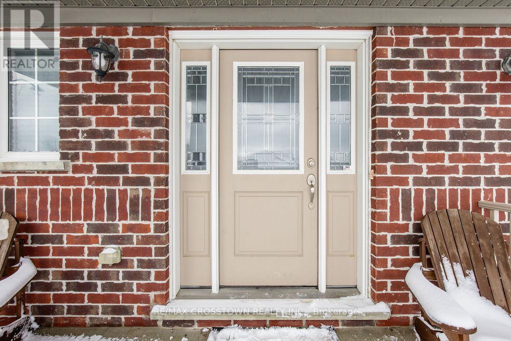 8 Brownley Lane, Essa (Angus), Ontario  L0M 1B0 - Photo 2 - N12891080