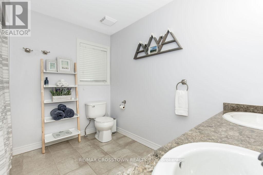 8 Brownley Lane, Essa (Angus), Ontario  L0M 1B0 - Photo 24 - N12891080