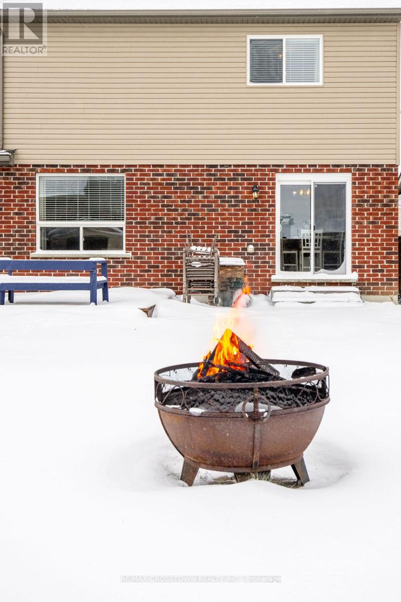 8 Brownley Lane, Essa (Angus), Ontario  L0M 1B0 - Photo 41 - N12891080