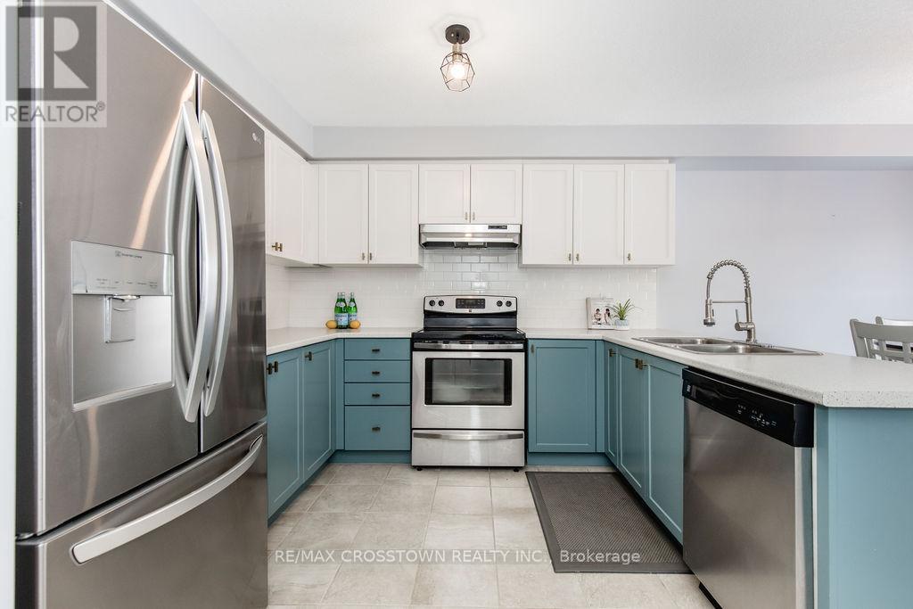 8 Brownley Lane, Essa (Angus), Ontario  L0M 1B0 - Photo 6 - N12891080