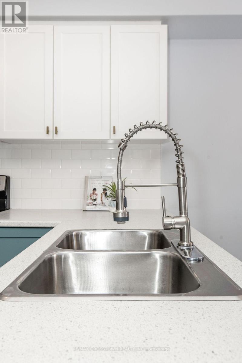 8 Brownley Lane, Essa (Angus), Ontario  L0M 1B0 - Photo 8 - N12891080