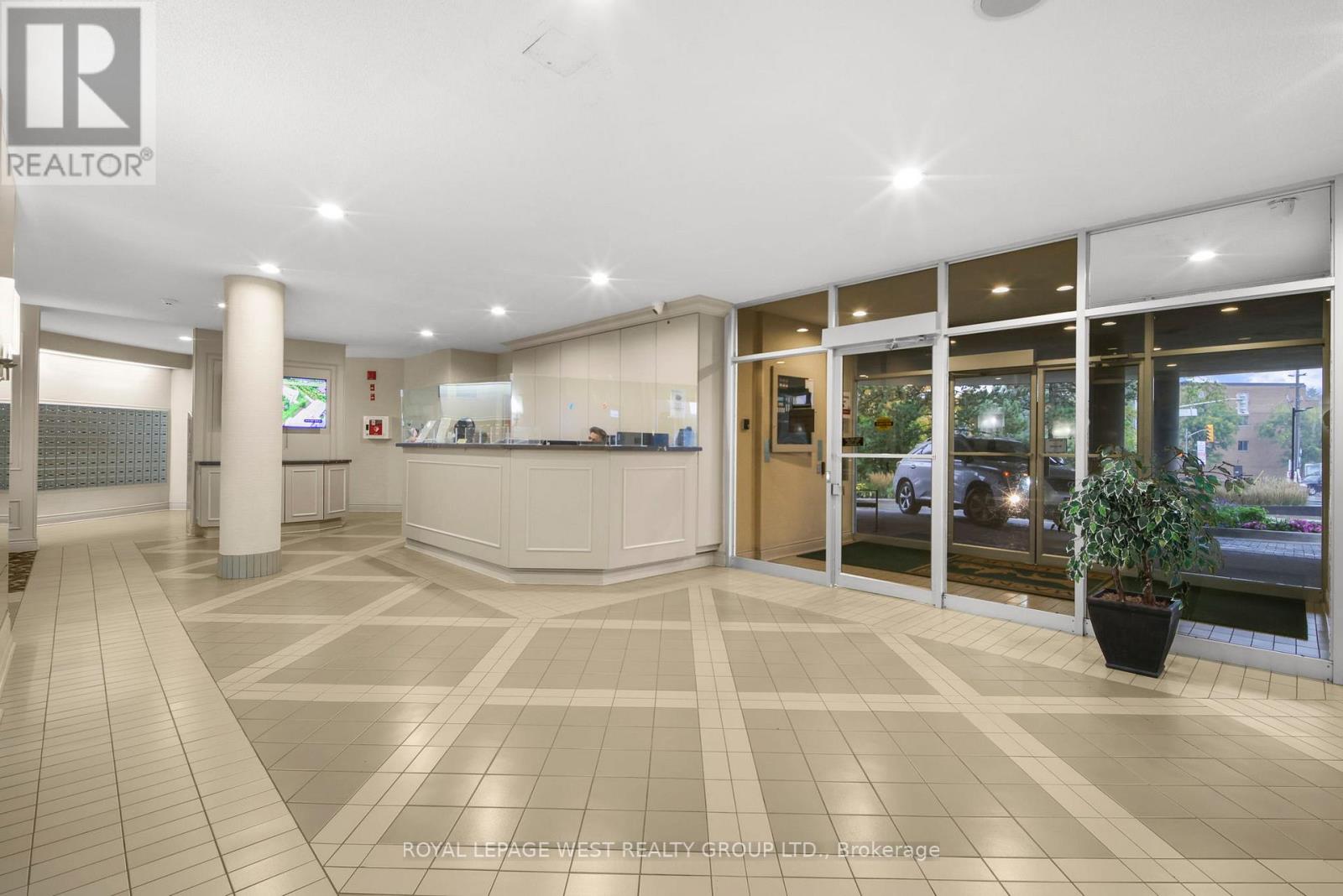 805 - 326 Major Mackenzie Drive E, Richmond Hill, Ontario  L4C 8T4 - Photo 4 - N12891084