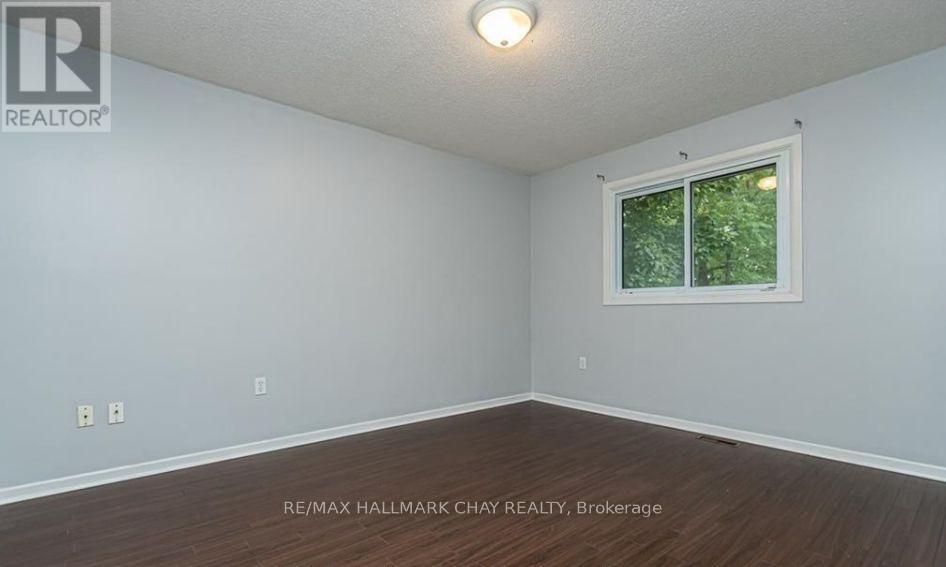 Main Floor - 33 B Grove Street E, Barrie, Ontario  L4M 2N8 - Photo 8 - S12890840