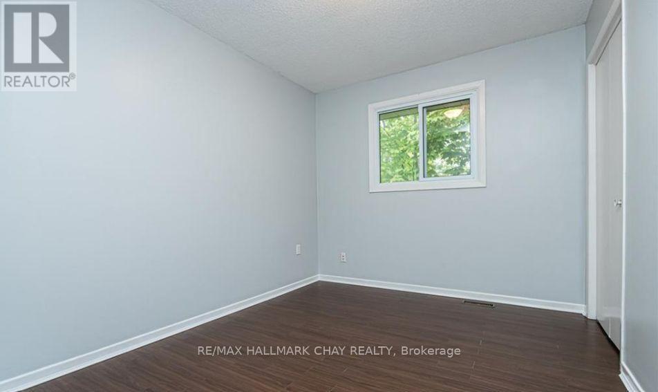 Main Floor - 33 B Grove Street E, Barrie, Ontario  L4M 2N8 - Photo 9 - S12890840