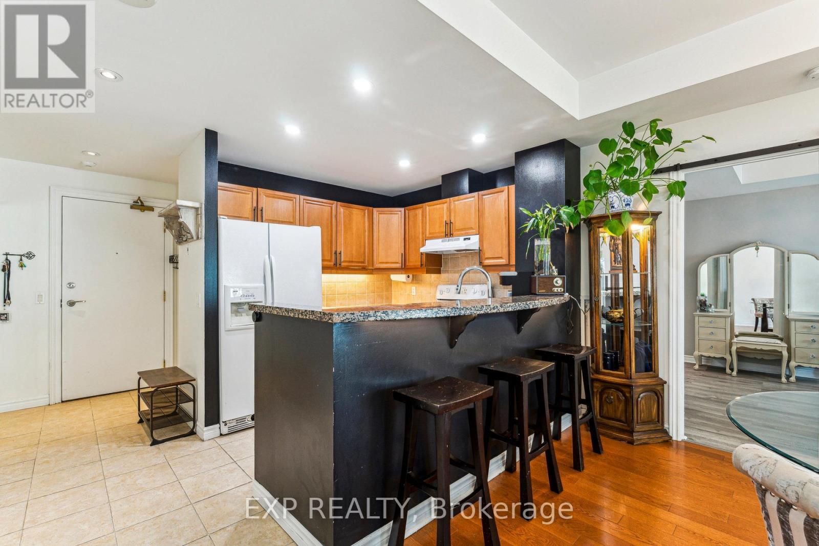 604 - 6 Toronto Street, Barrie, Ontario  L4N 9R2 - Photo 8 - S12890902