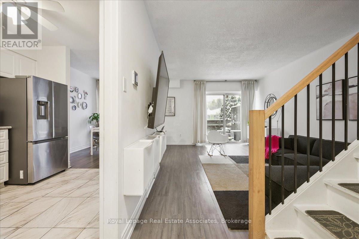 17 - 1230 Gripsholm Road, Mississauga (Applewood), Ontario  L4Y 2G9 - Photo 4 - W12890806