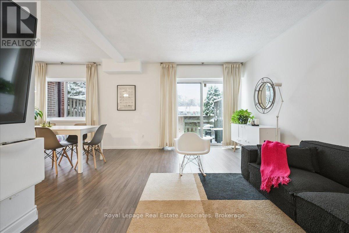 17 - 1230 Gripsholm Road, Mississauga (Applewood), Ontario  L4Y 2G9 - Photo 5 - W12890806