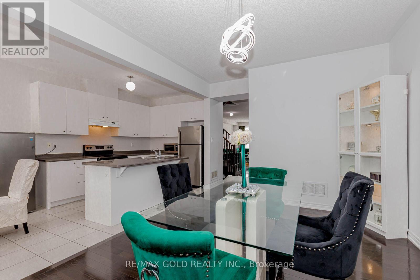 39 Chesterwood Crescent, Brampton, Ontario  L6Y 0Z4 - Photo 11 - W12890818