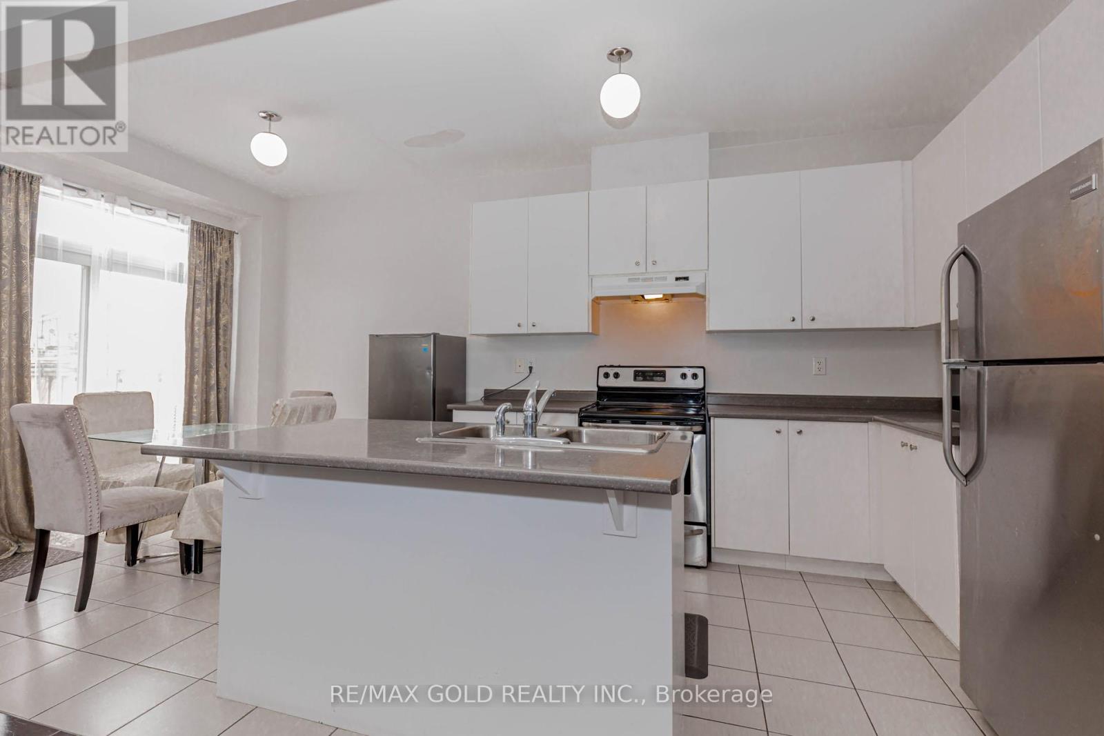 39 Chesterwood Crescent, Brampton, Ontario  L6Y 0Z4 - Photo 13 - W12890818