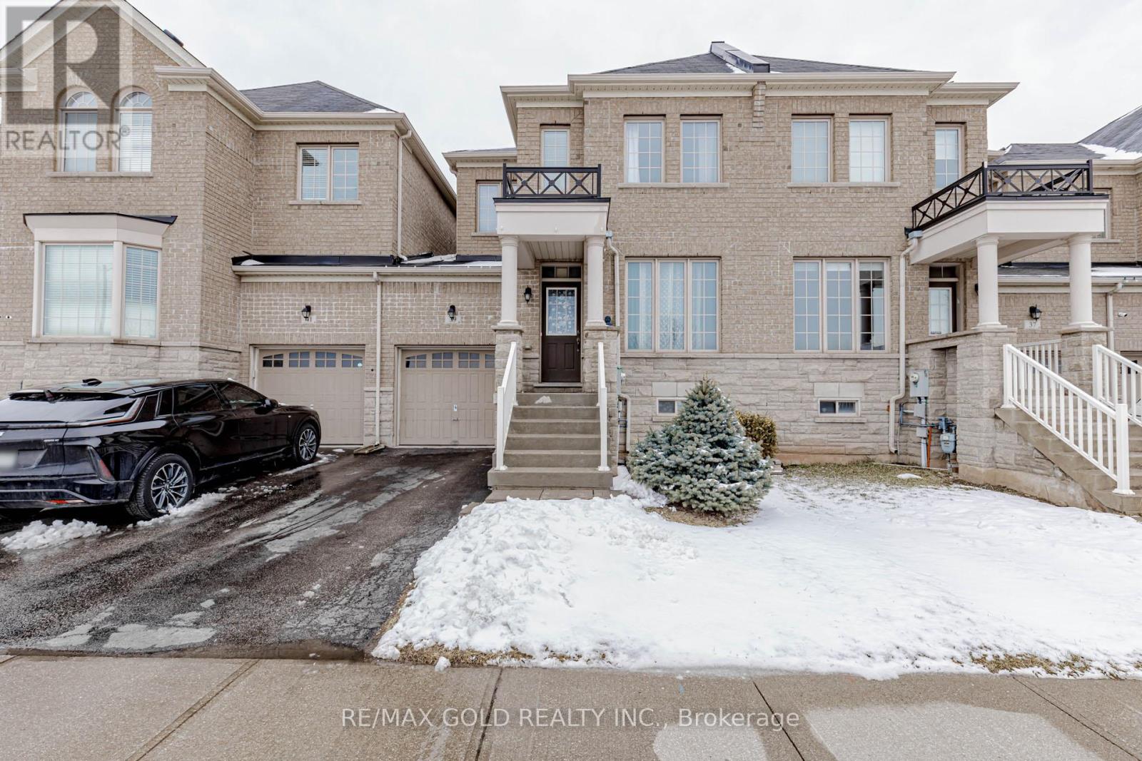 39 Chesterwood Crescent, Brampton, Ontario  L6Y 0Z4 - Photo 2 - W12890818
