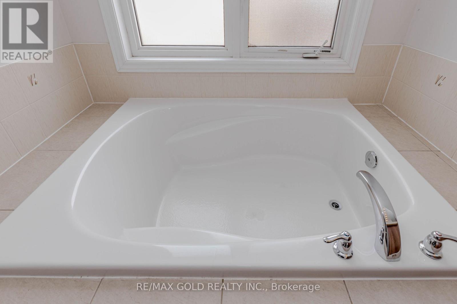 39 Chesterwood Crescent, Brampton, Ontario  L6Y 0Z4 - Photo 32 - W12890818