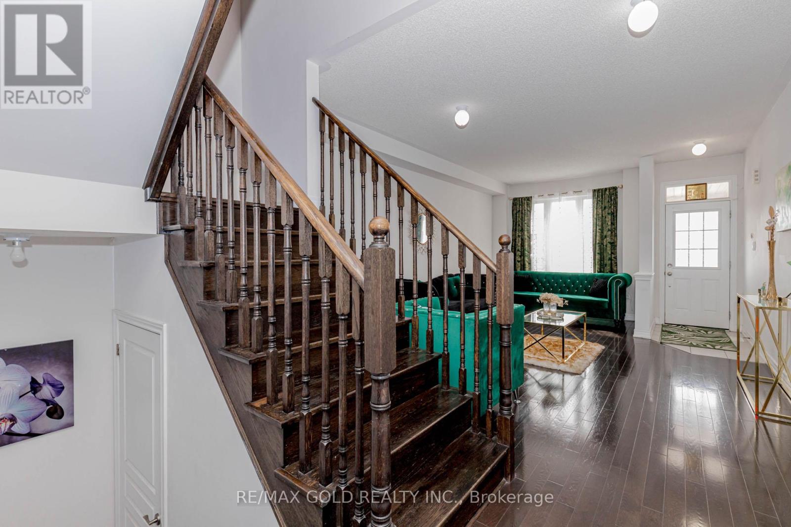 39 Chesterwood Crescent, Brampton, Ontario  L6Y 0Z4 - Photo 9 - W12890818