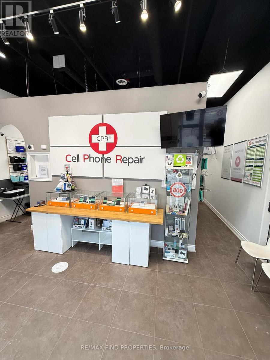 115 - 216 Oak Park Boulevard, Oakville, Ontario  L6H 7S8 - Photo 3 - W12891008