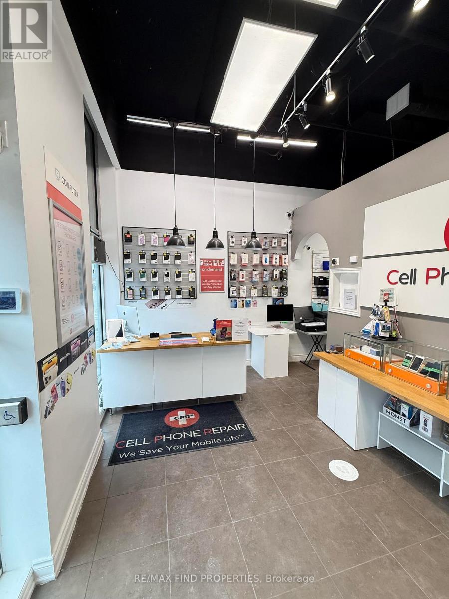 115 - 216 Oak Park Boulevard, Oakville, Ontario  L6H 7S8 - Photo 4 - W12891008