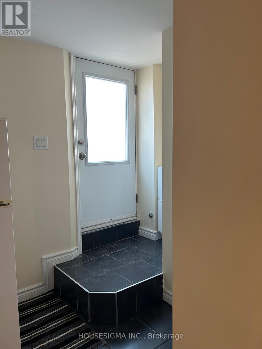 156 ROSEMOUNT AVENUE, Toronto, Ontario