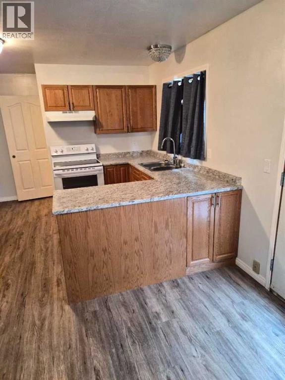 214 7 Street, Beaverlodge, Alberta T0H 0C0 - Photo 3 - A2265381