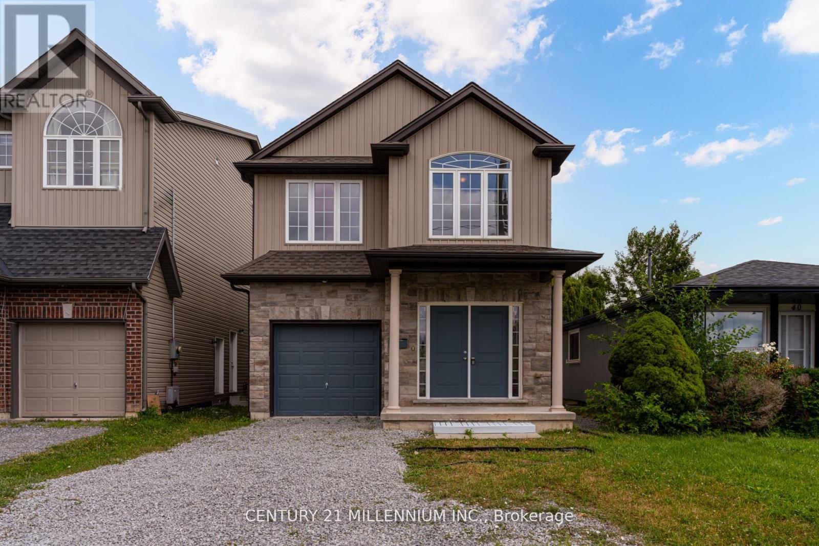 38 Kent Street, St. Catharines (Western Hill), Ontario  L2S 1H2 - Photo 2 - X12890816