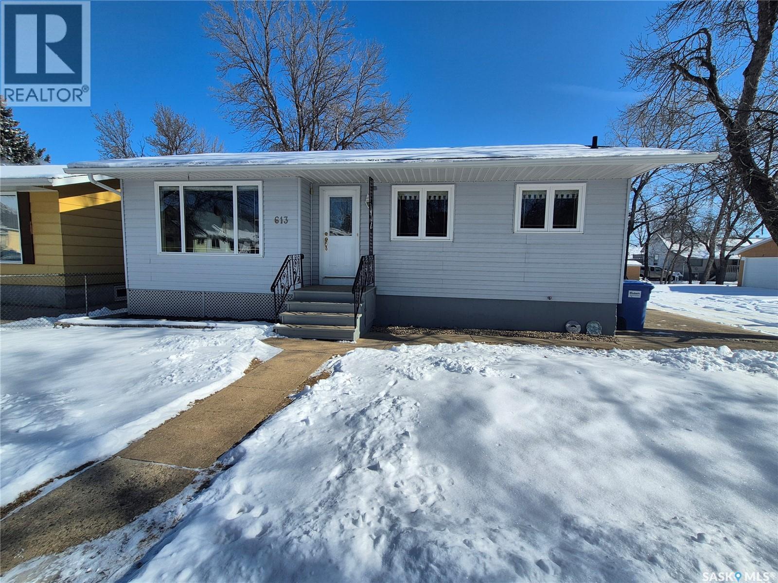 613 Beckwell Avenue, Radville, Saskatchewan  S0C 2G0 - Photo 1 - SK030616