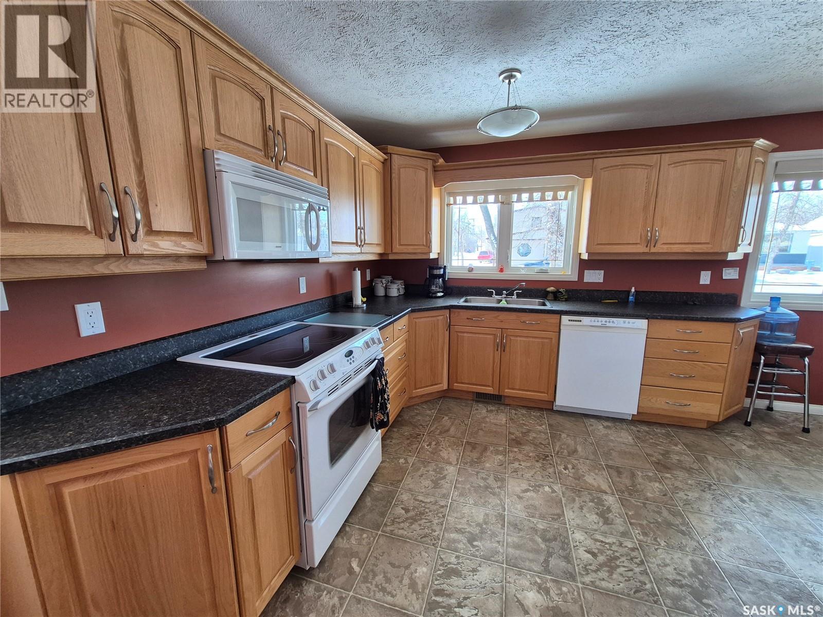 613 Beckwell Avenue, Radville, Saskatchewan  S0C 2G0 - Photo 3 - SK030616