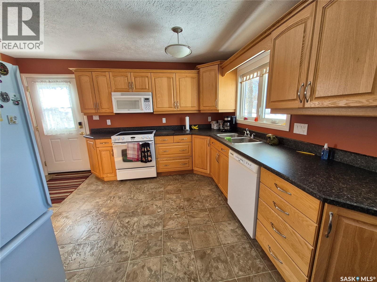 613 Beckwell Avenue, Radville, Saskatchewan  S0C 2G0 - Photo 6 - SK030616