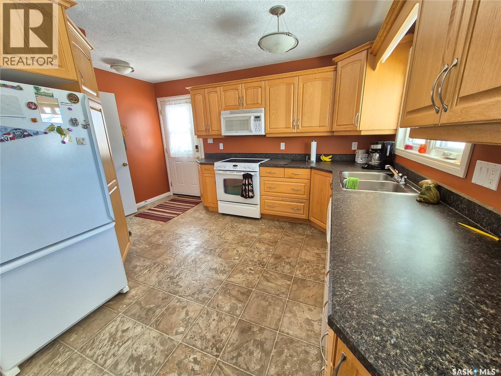 613 Beckwell Avenue, Radville, Saskatchewan  S0C 2G0 - Photo 8 - SK030616