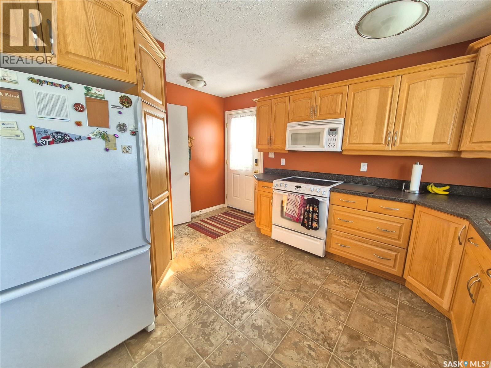 613 Beckwell Avenue, Radville, Saskatchewan  S0C 2G0 - Photo 9 - SK030616