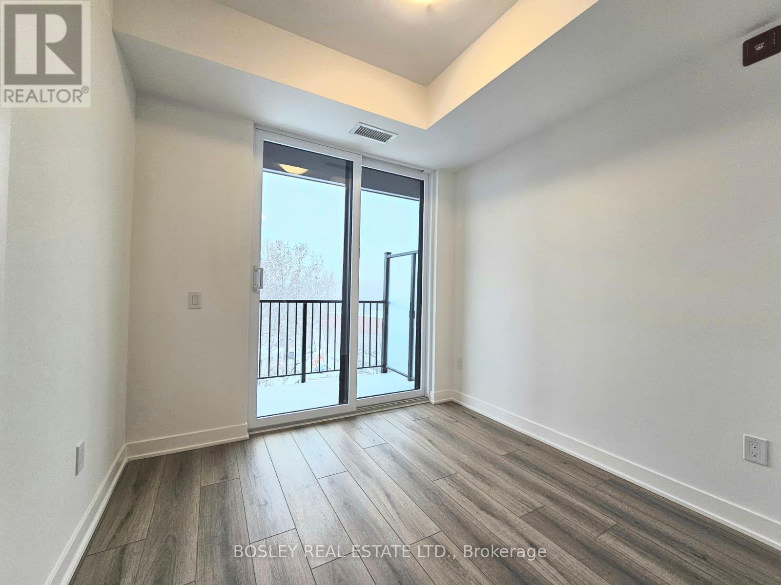 312 Erb Street, Waterloo, Ontario  N2L 1W3 - Photo 4 - X12890836