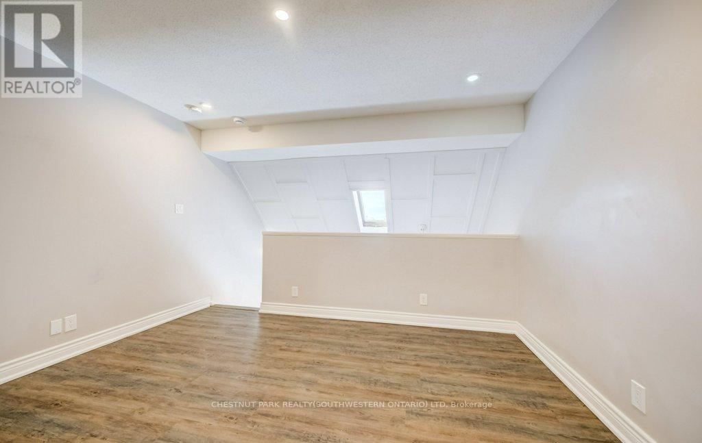 35 - 41 Valleyview Road, Kitchener, Ontario  N2E 3H9 - Photo 17 - X12890986