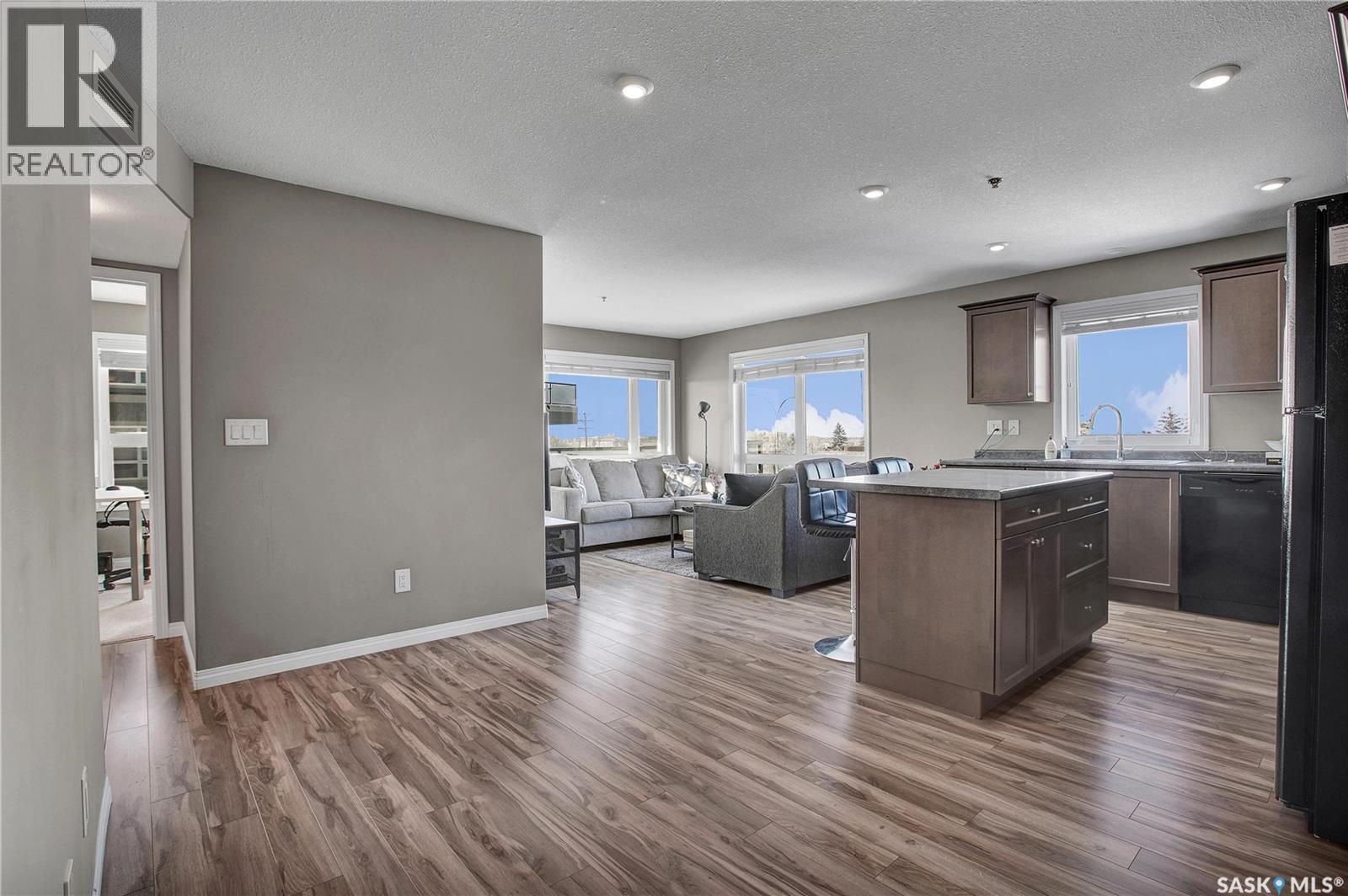 208 923 Kristjanson Road, Saskatoon, Saskatchewan  S7S 0B1 - Photo 2 - SK030515