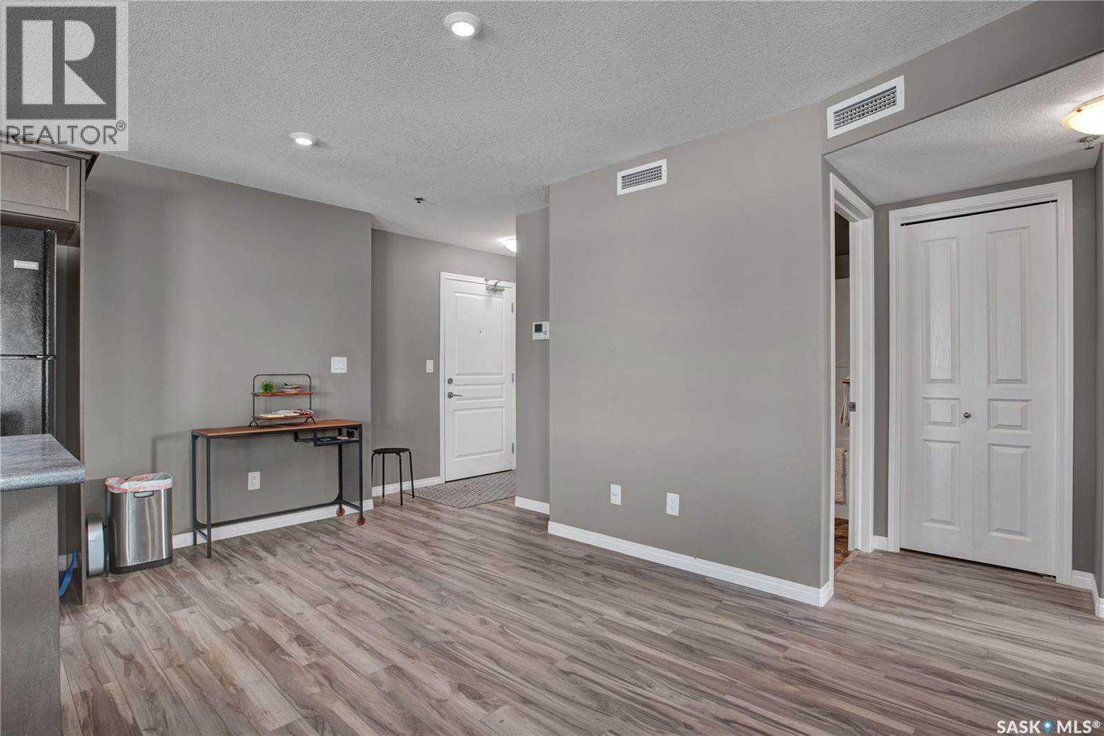 208 923 Kristjanson Road, Saskatoon, Saskatchewan  S7S 0B1 - Photo 6 - SK030515