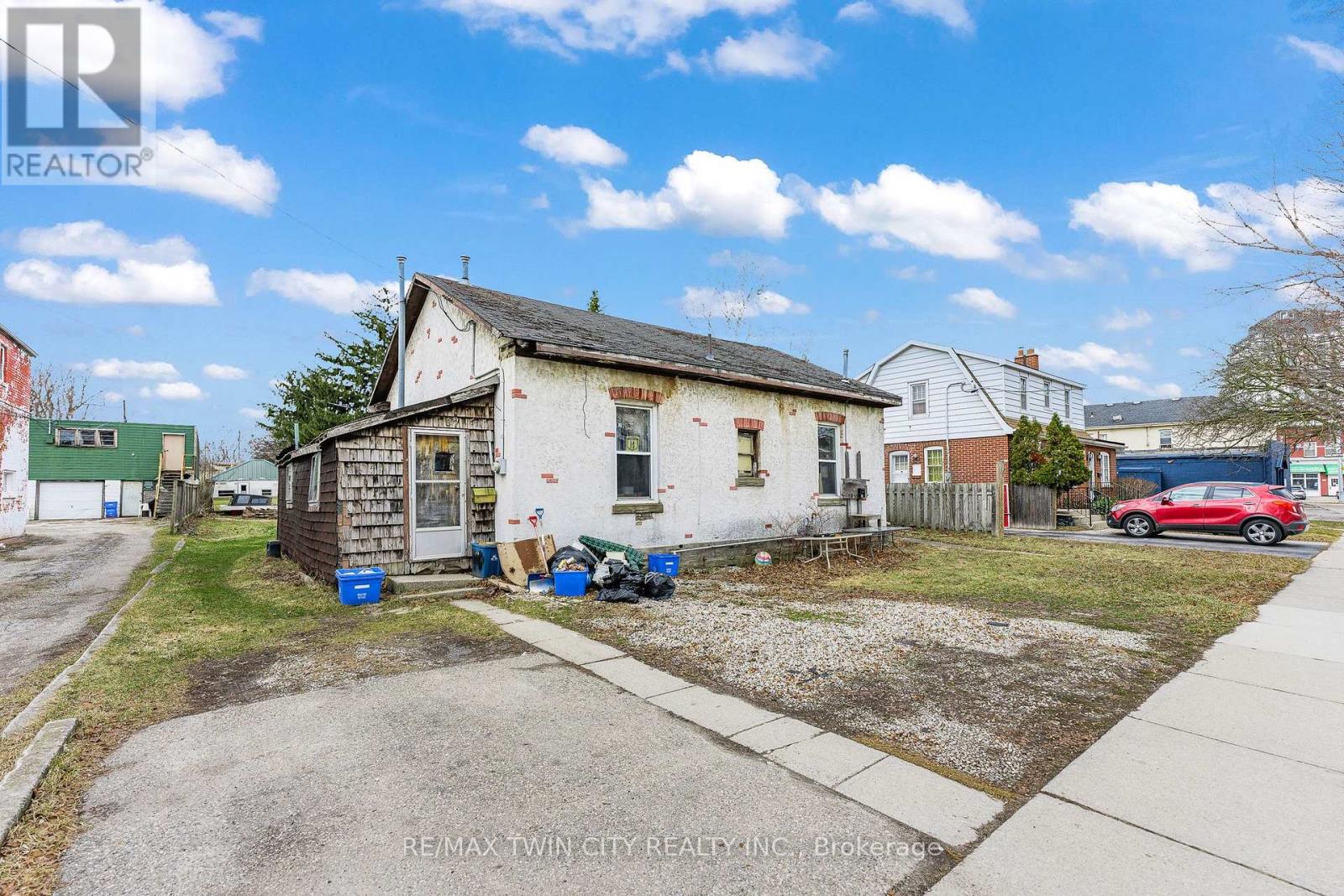 85 Erie Avenue, Brantford, Ontario  N3S 2G1 - Photo 2 - X12891086