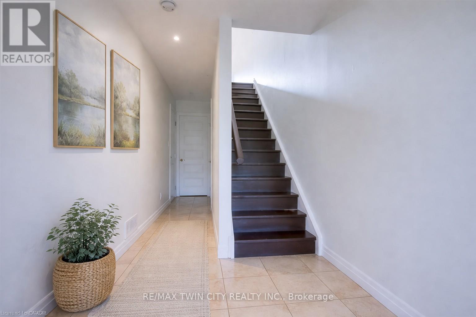 43 Woolwich Street, Kitchener, Ontario  N2K 1S2 - Photo 8 - X12891098