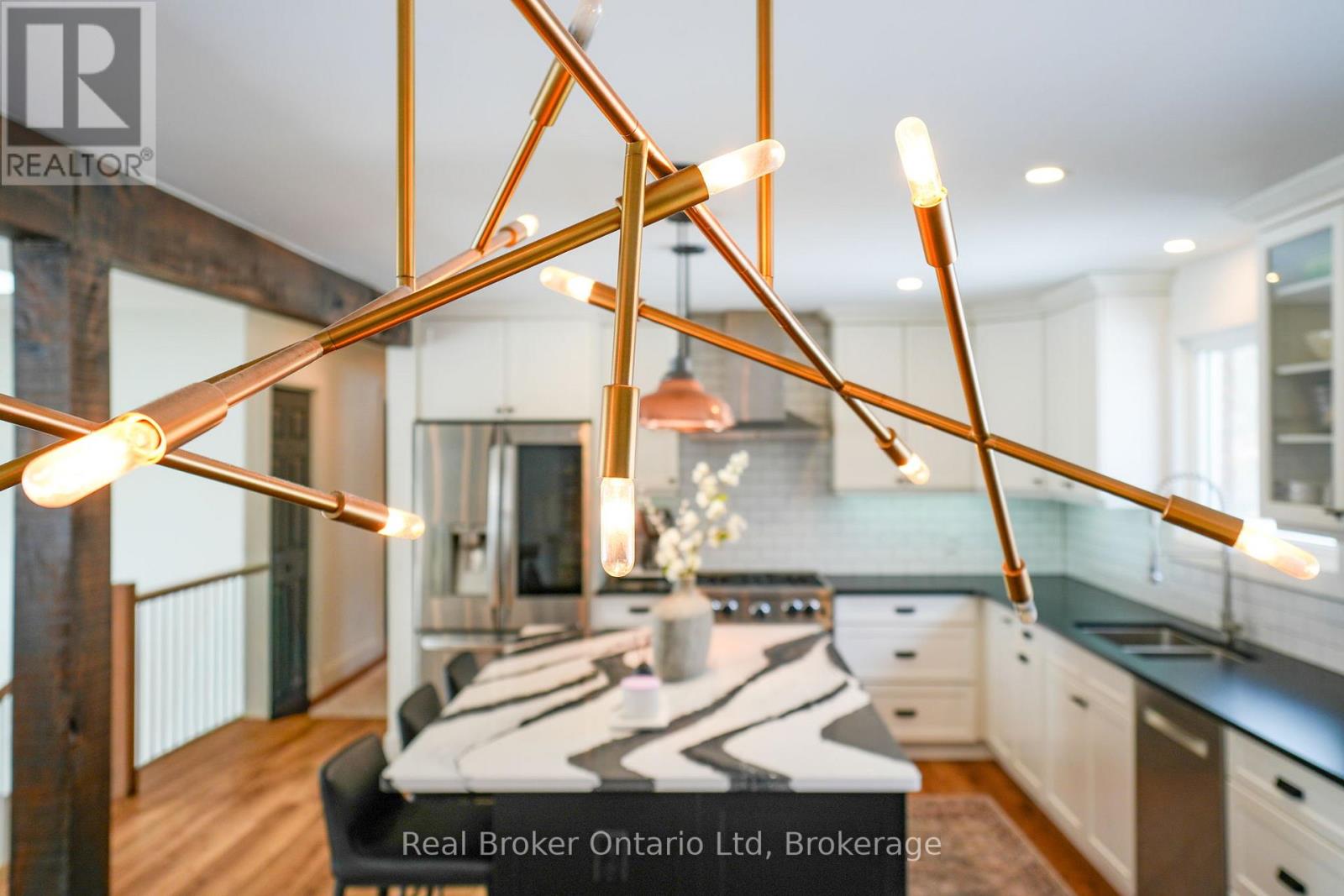 3922 Horseshoe Valley Road W, Springwater (Anten Mills), Ontario  L0L 1Y0 - Photo 11 - S12890812