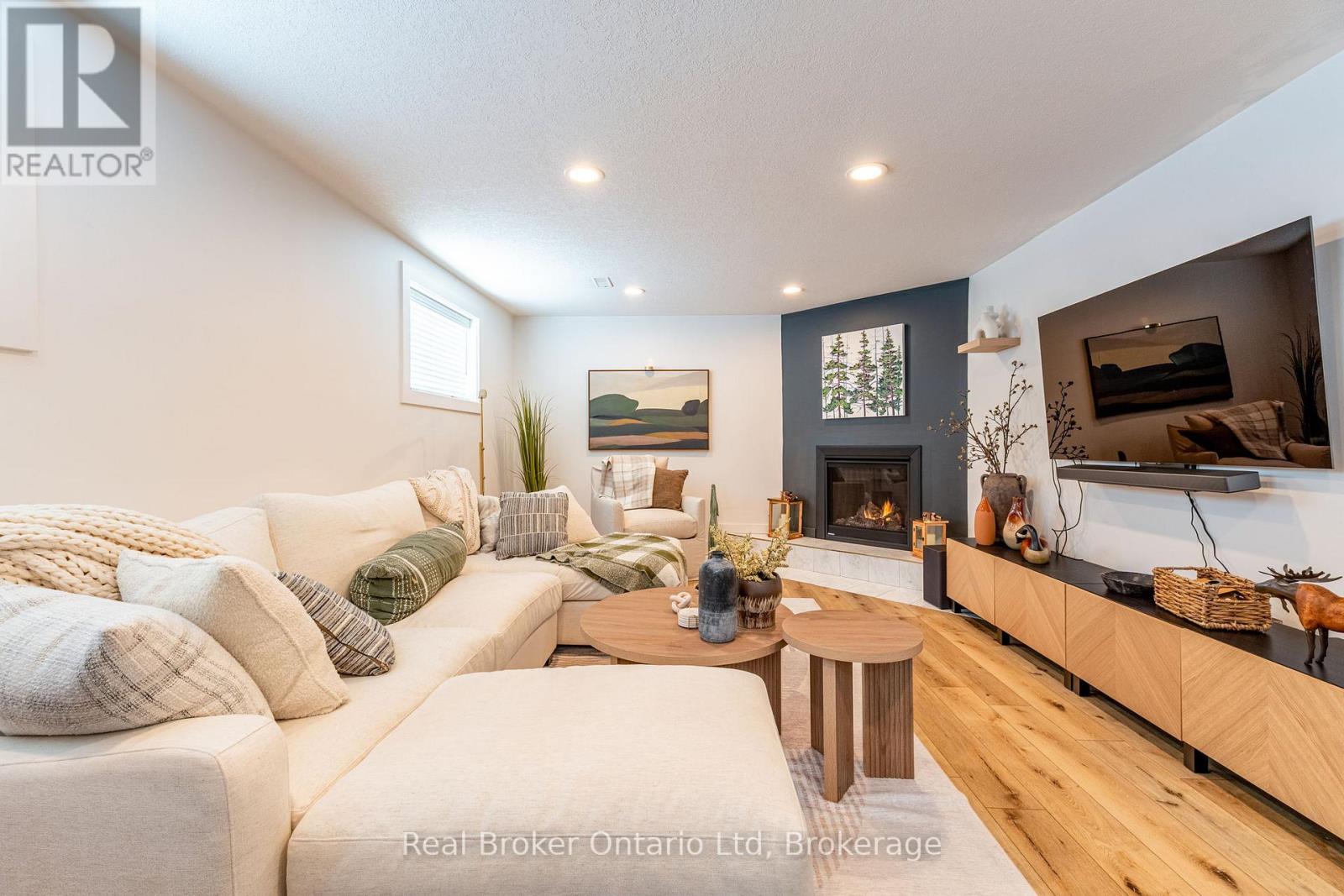 3922 Horseshoe Valley Road W, Springwater (Anten Mills), Ontario  L0L 1Y0 - Photo 21 - S12890812