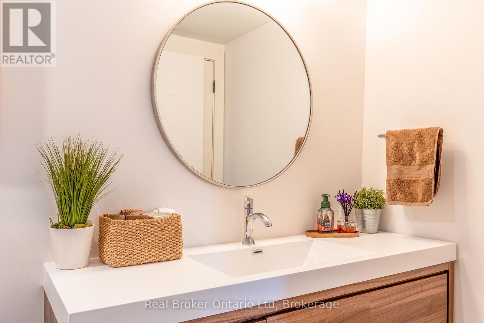 3922 Horseshoe Valley Road W, Springwater (Anten Mills), Ontario  L0L 1Y0 - Photo 27 - S12890812