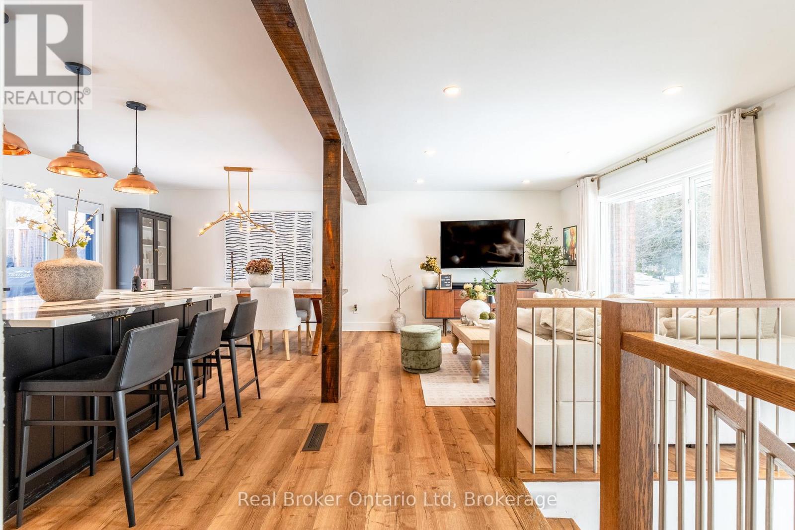 3922 Horseshoe Valley Road W, Springwater (Anten Mills), Ontario  L0L 1Y0 - Photo 3 - S12890812