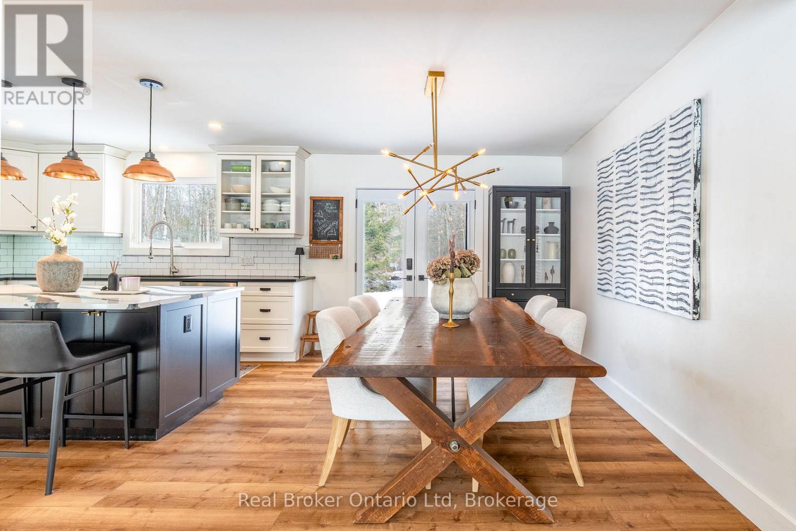 3922 Horseshoe Valley Road W, Springwater (Anten Mills), Ontario  L0L 1Y0 - Photo 9 - S12890812