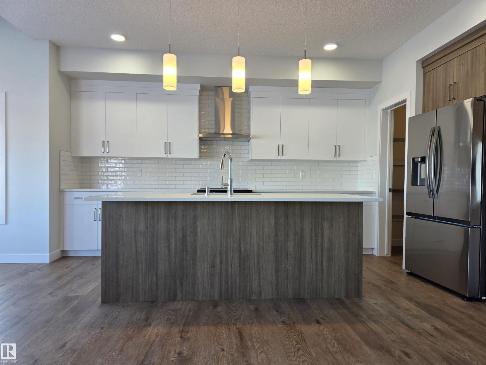 19011 20 Av Nw, Edmonton, Alberta  T6M 3E8 - Photo 2 - E4472461