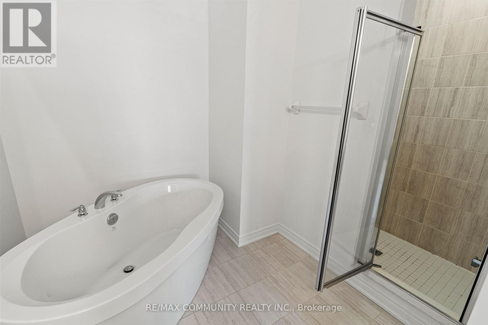 81 Armilia Place, Whitby, Ontario  L1P 0P7 - Photo 10 - E12890764