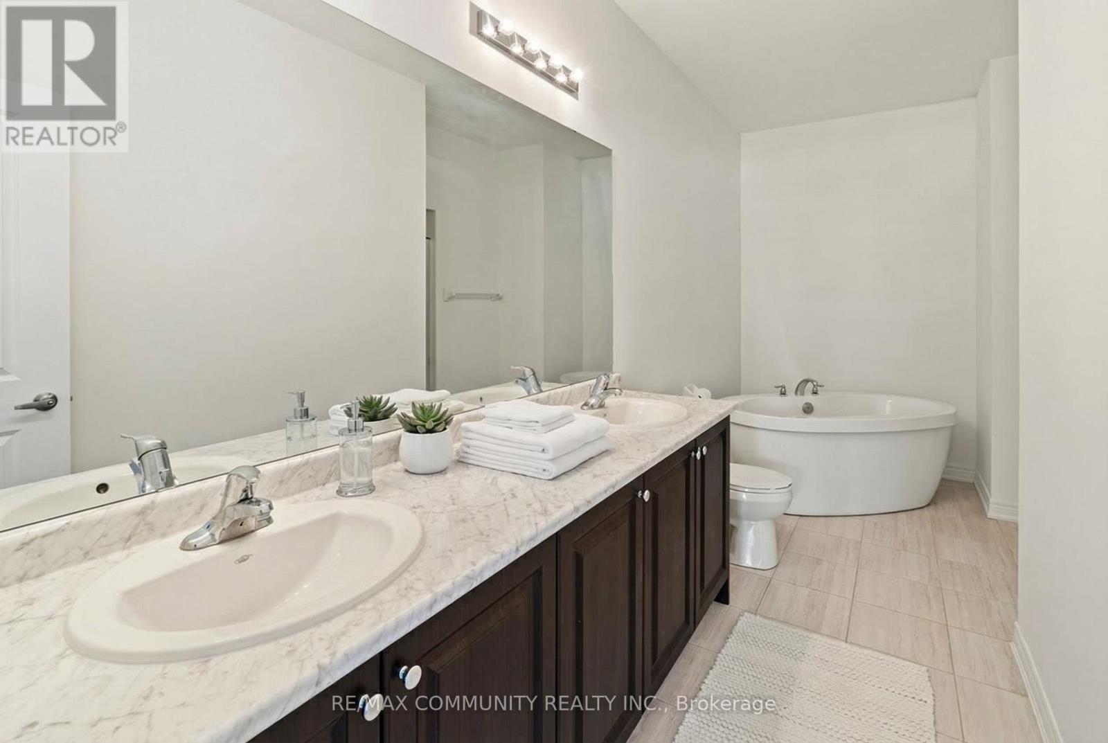 81 Armilia Place, Whitby, Ontario  L1P 0P7 - Photo 9 - E12890764